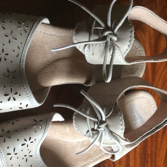 Shoes - Picture 2 of 8